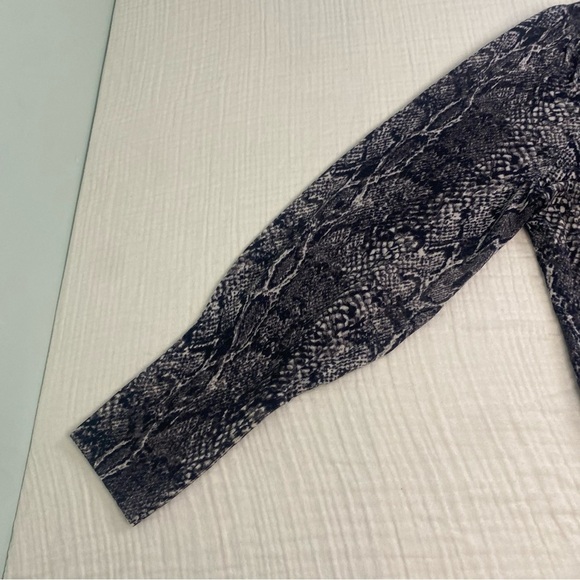 Talbots Black Gray Snake Print Long Sleeve Merino Wool Sweater Shirt LargePetite - Picture 9 of 16